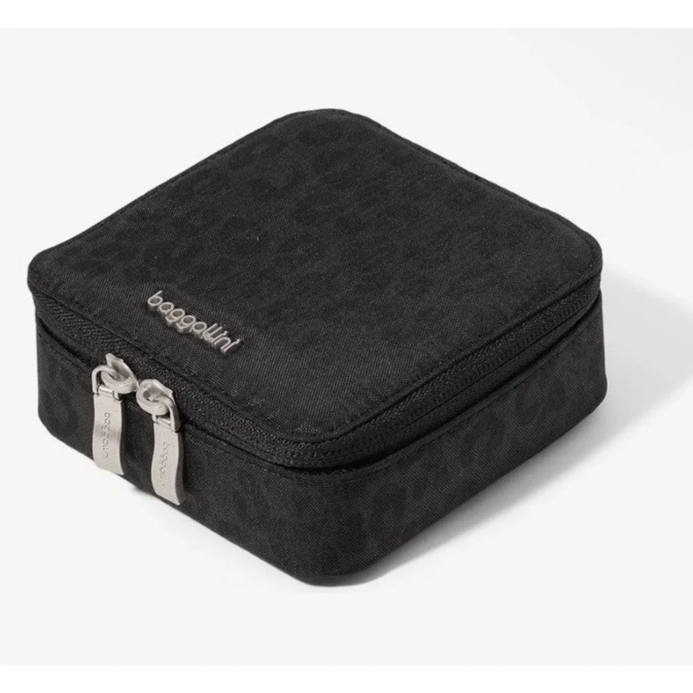 NWT $40 Baggallini Travel Jewelry Box Black Cheetah Embossed Zip Organizer Case